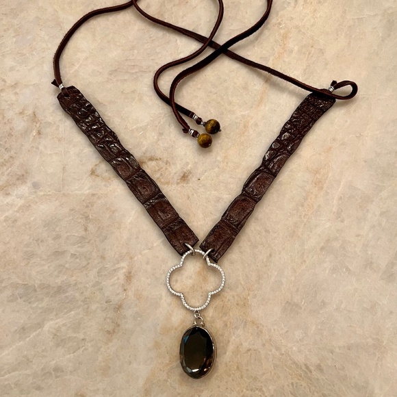 Alligator Choker with Smoky Quartz Pendant - Picture 1 of 3